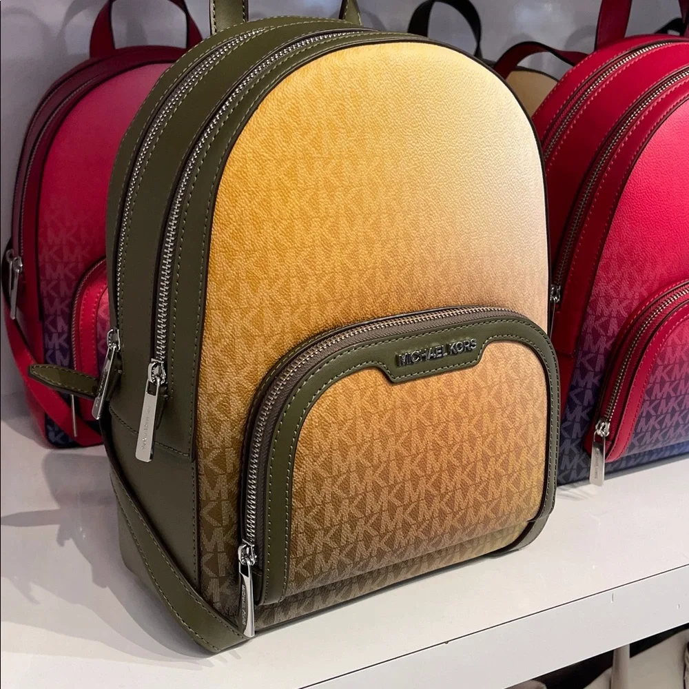 MICHAEL KORS Jaycee Medium Ombré Signature Logo Backpack
Olive Combo
NWT - Picture 2 of 16